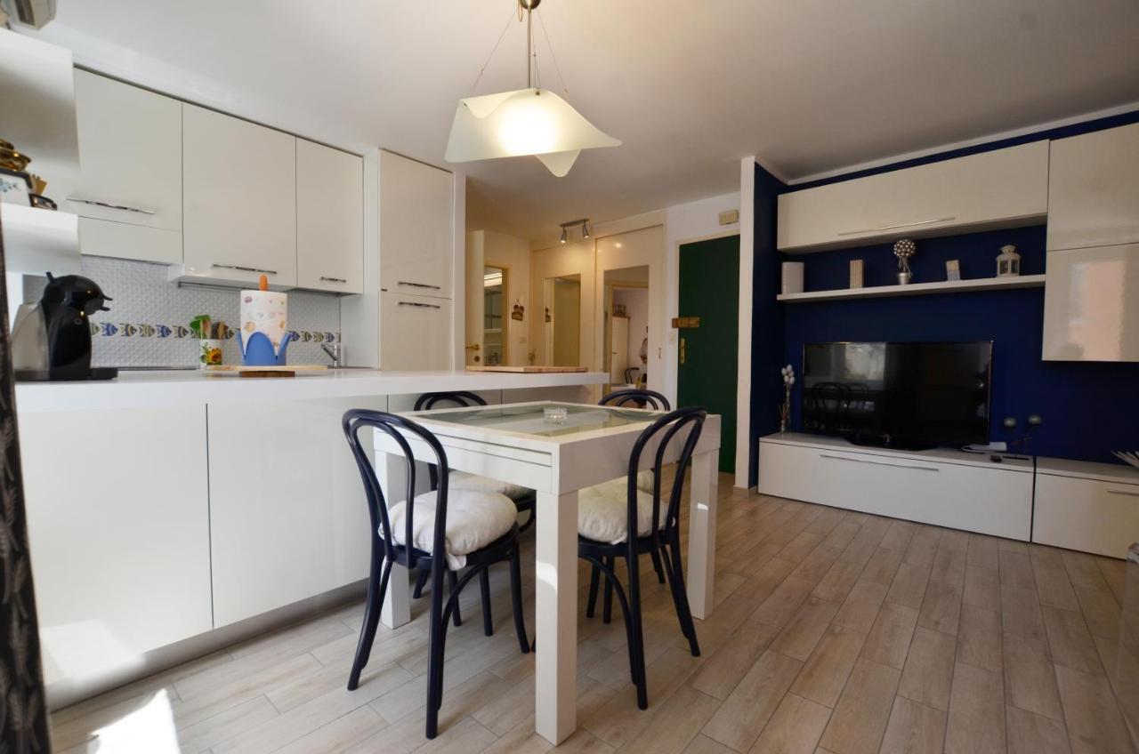 Blue Central Apartment Ровин Екстериор снимка