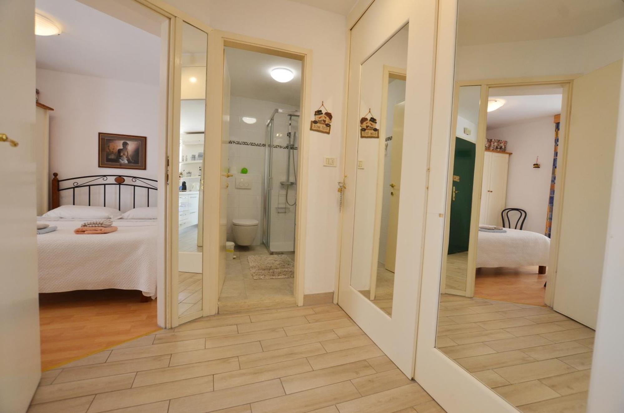 Blue Central Apartment Ровин Екстериор снимка
