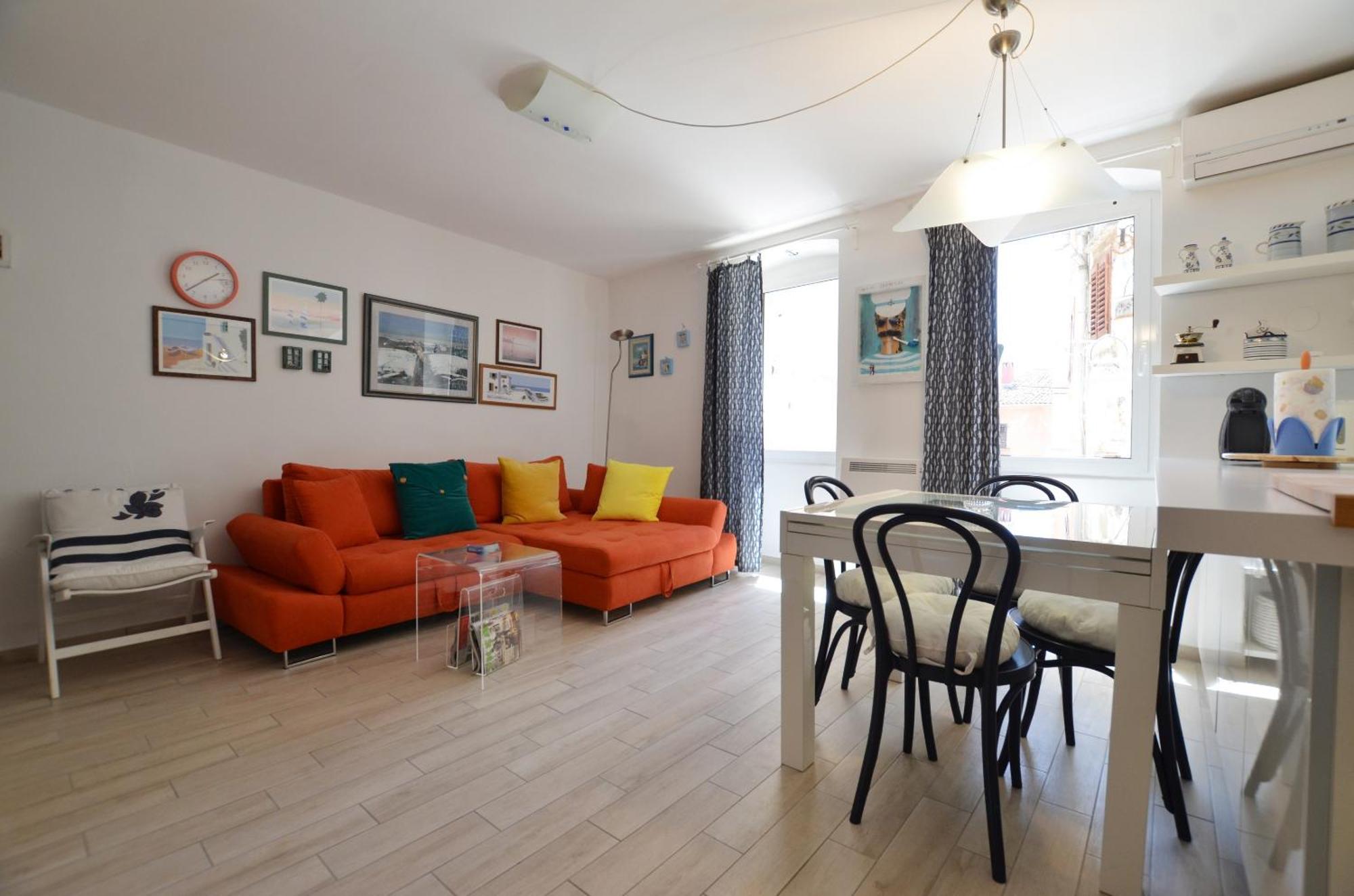 Blue Central Apartment Ровин Екстериор снимка